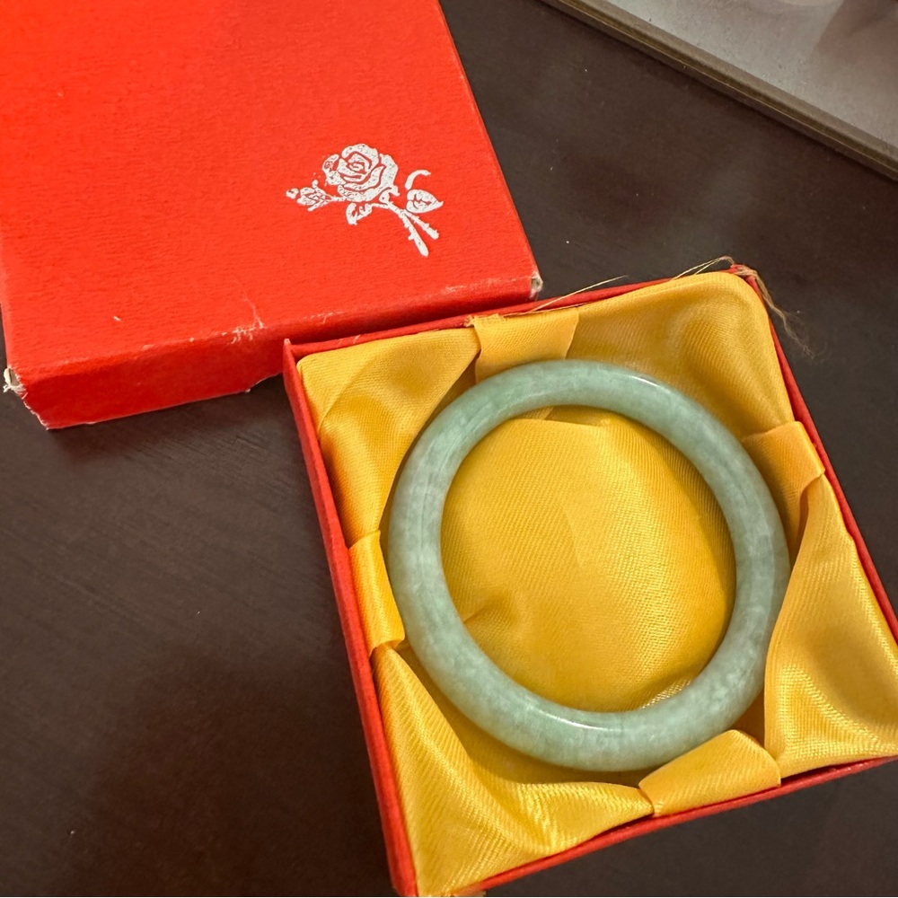 LIGHT GREEN JADE BANGLE